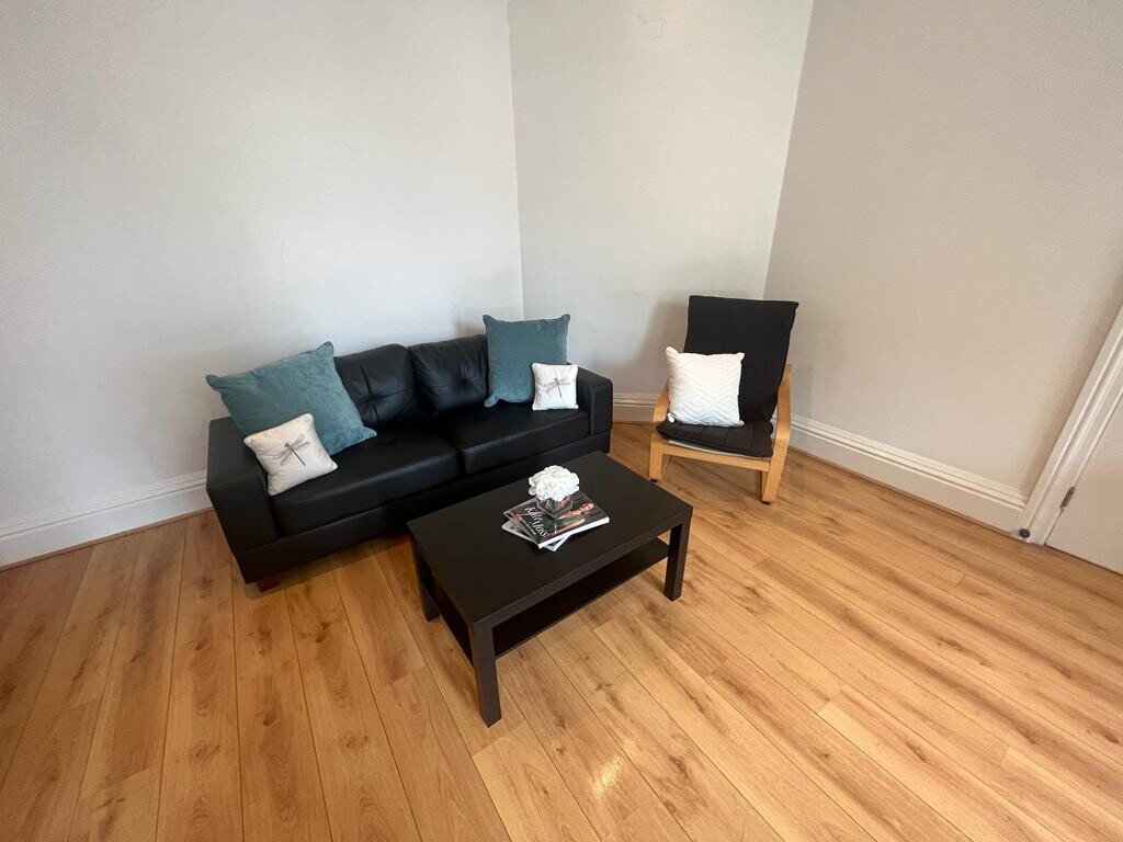 2 bedroom house for rent Ridgeway House, Grosvenor Road Leeds, LS6 2DZ