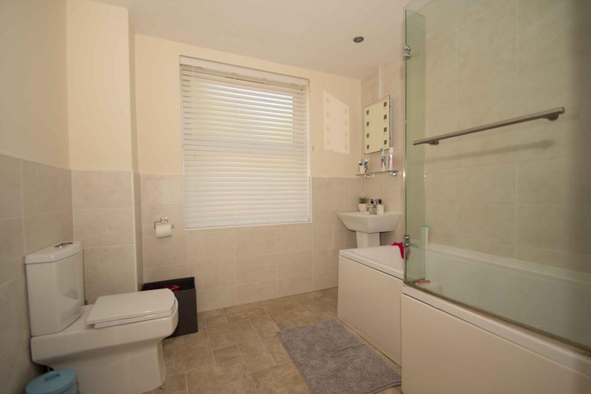 2 bedroom house for rent Otley Road, Leeds, LS16 5JX UniHomes