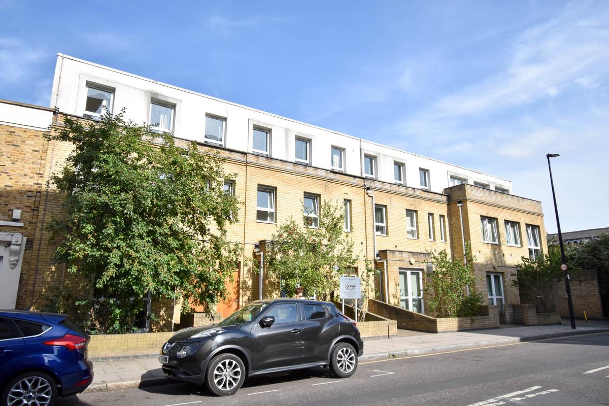 3 bedroom house on Westferry Road, Canary Wharf, London