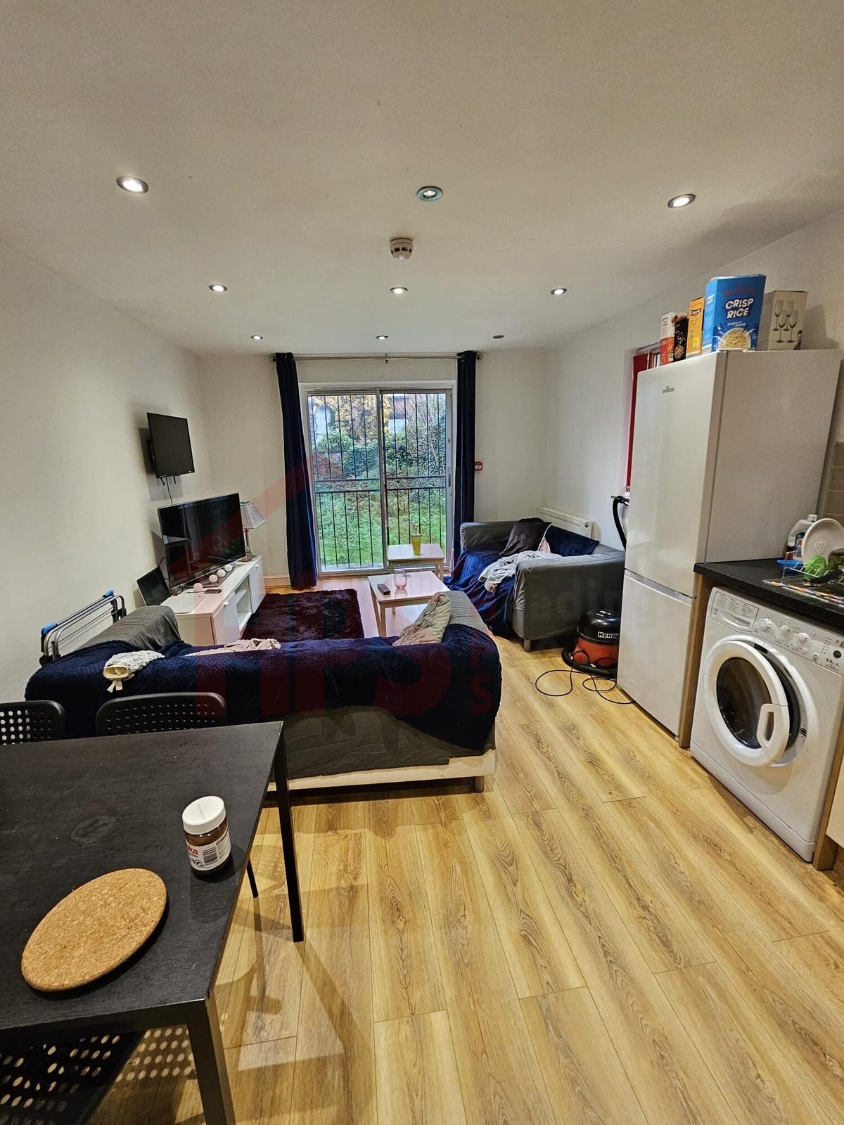 4 bedroom apartment for rent Hyde Park Terrace, Leeds, LS6 1BJ UniHomes