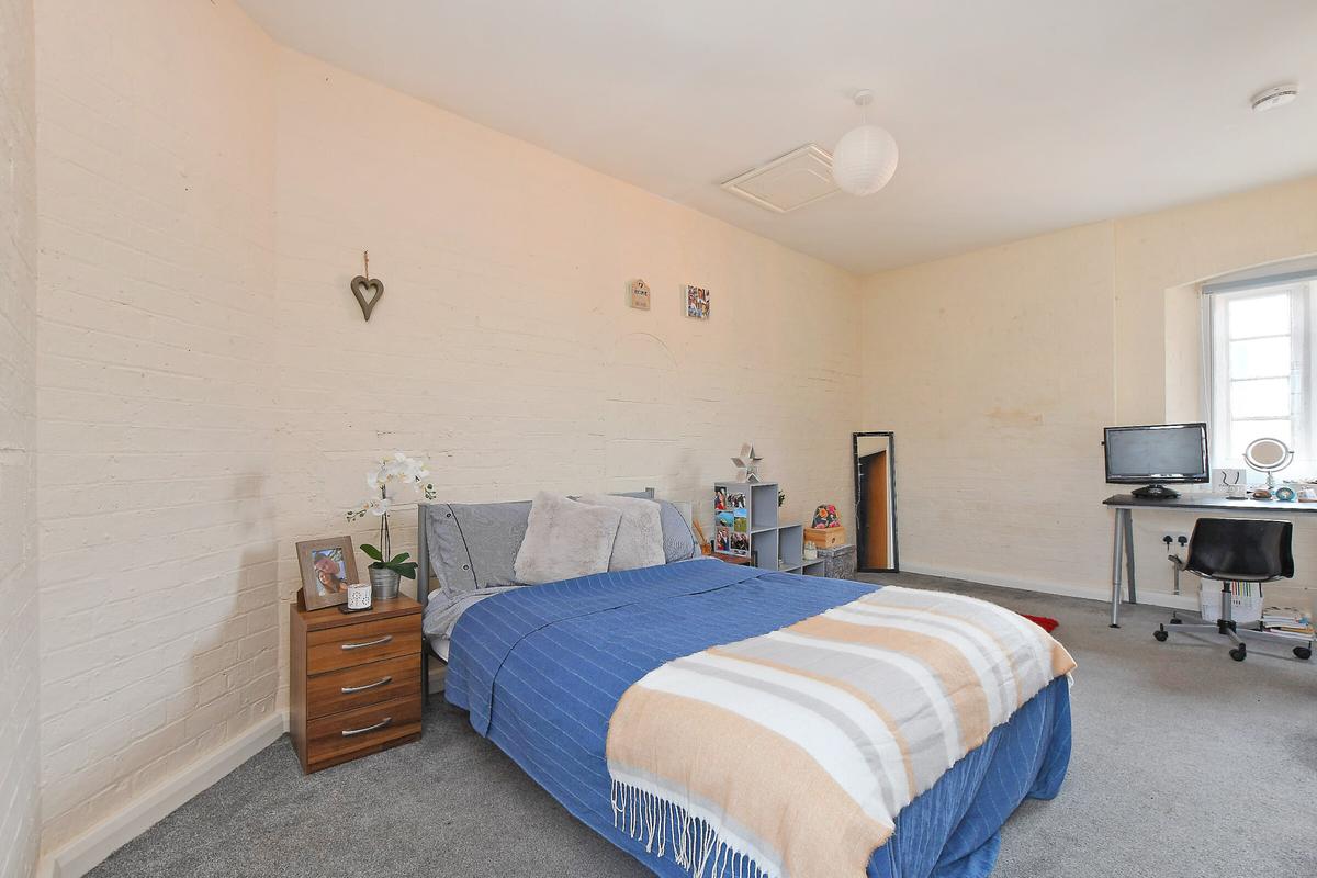 3 bedroom apartment for rent Norfolk Barracks, 132 Clough Road