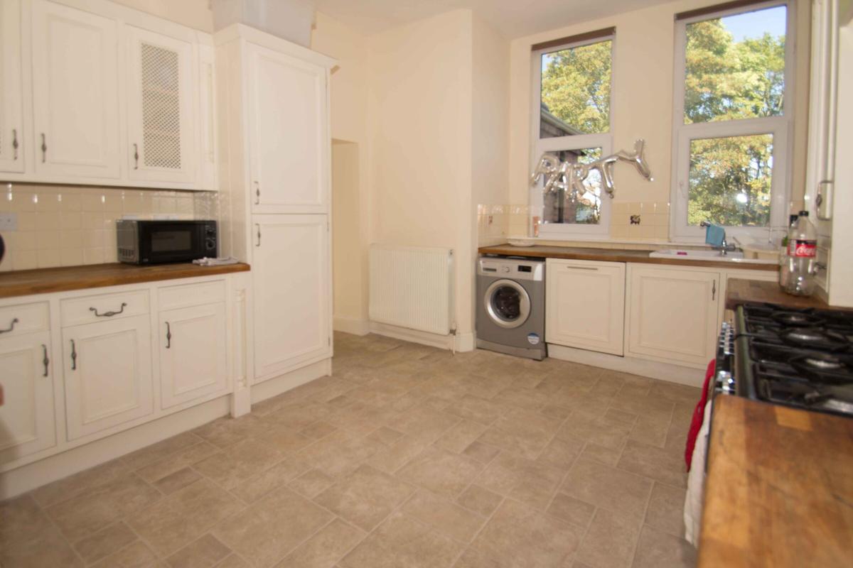 2 bedroom house for rent Otley Road Leeds, LS16 5JX UniHomes