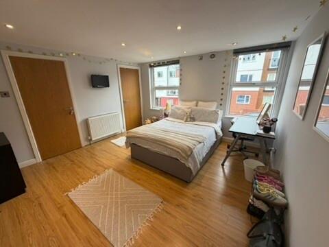 4 bedroom house on Headingley Avenue, Headingley, Leeds