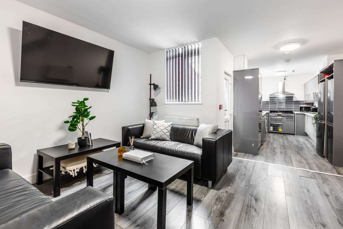 6 bedroom house on Saxony Road, Kensington, Liverpool