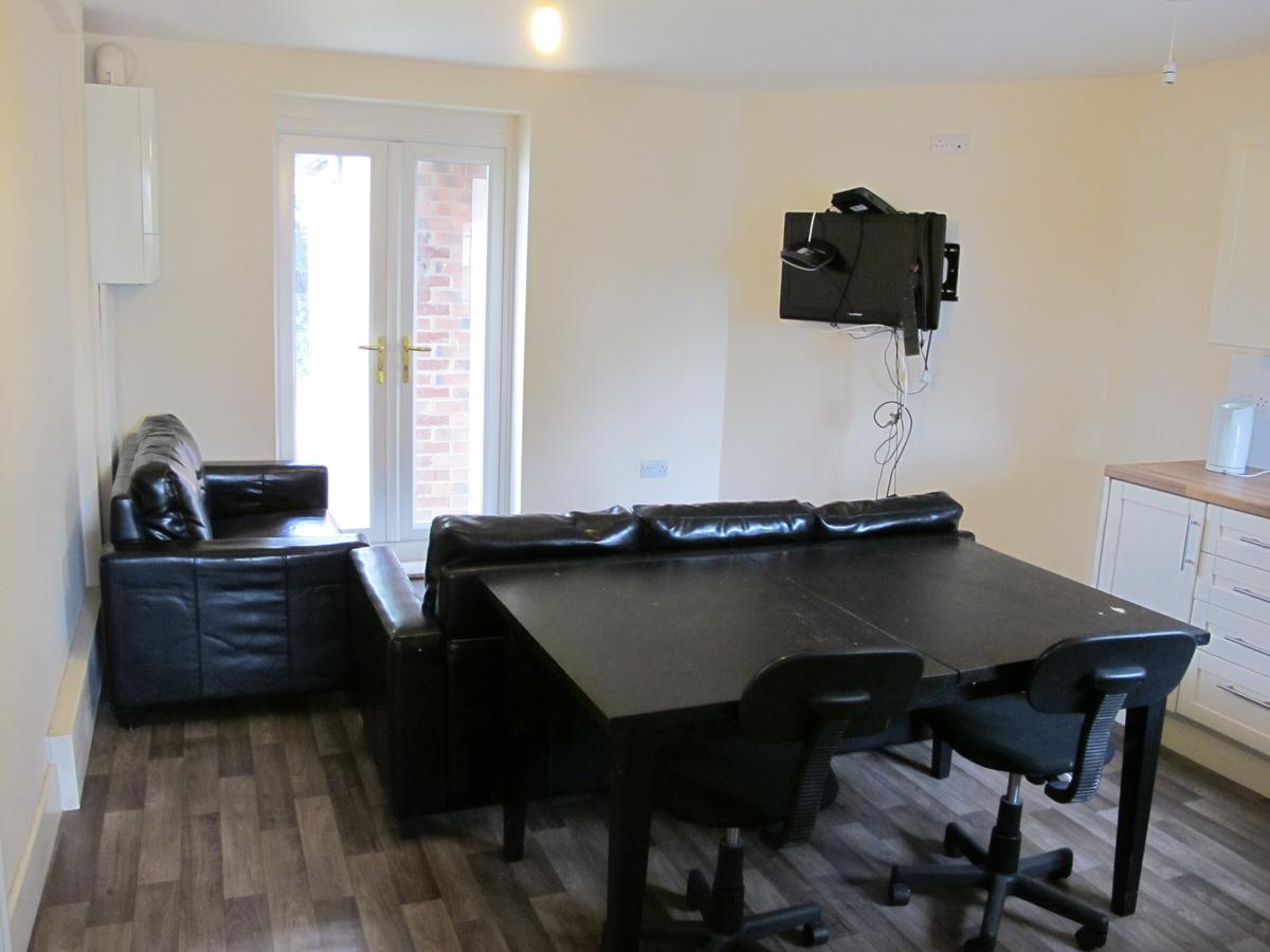 6 bedroom house for rent Derby Road, Nottingham, NG7 2DZ UniHomes