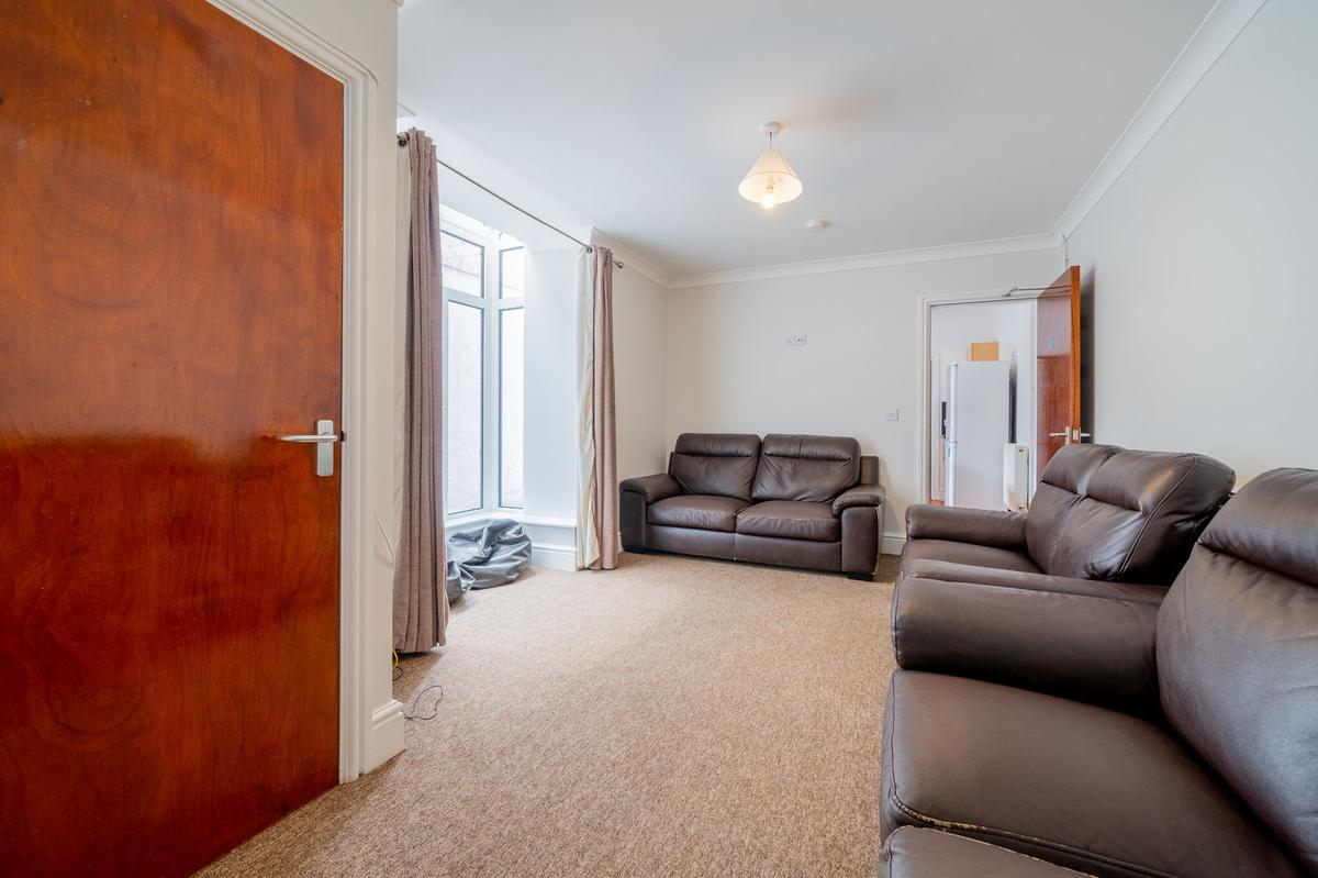 7 bedroom house on Bryn Y Mor Crescent, Uplands, Swansea