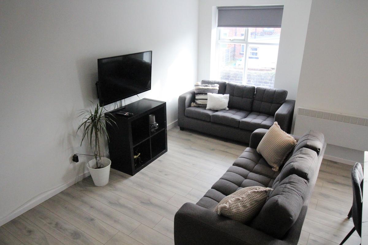 5 Bedroom House For Rent Cardigan Road Leeds LS6 1EB UniHomes 5-bedroom-house-for-rent-cardigan-road-leeds-ls6-1eb-unihomes