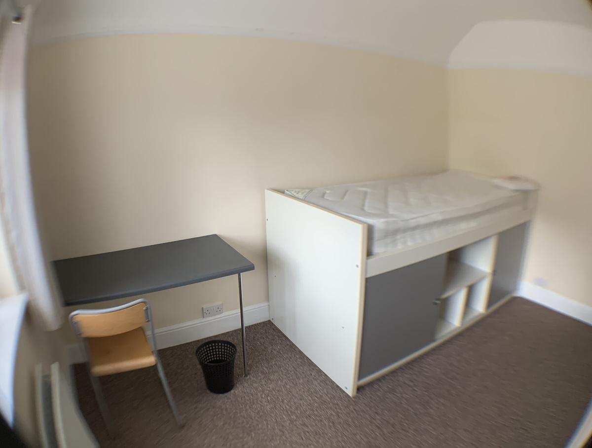 6 bedroom house for rent Ardmore Avenue, Surrey, GU2 9NJ UniHomes