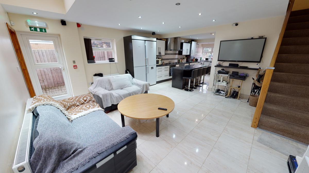 6 bedroom house on Lodge Hill Road, Selly Oak, Birmingham