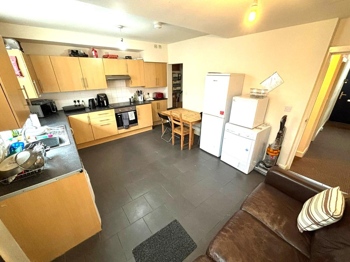 5 bedroom house for rent Carberry Place, Leeds, LS6 1QJ UniHomes