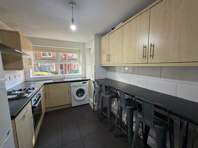 6 bedroom house on Derby Grove, Lenton, Nottingham