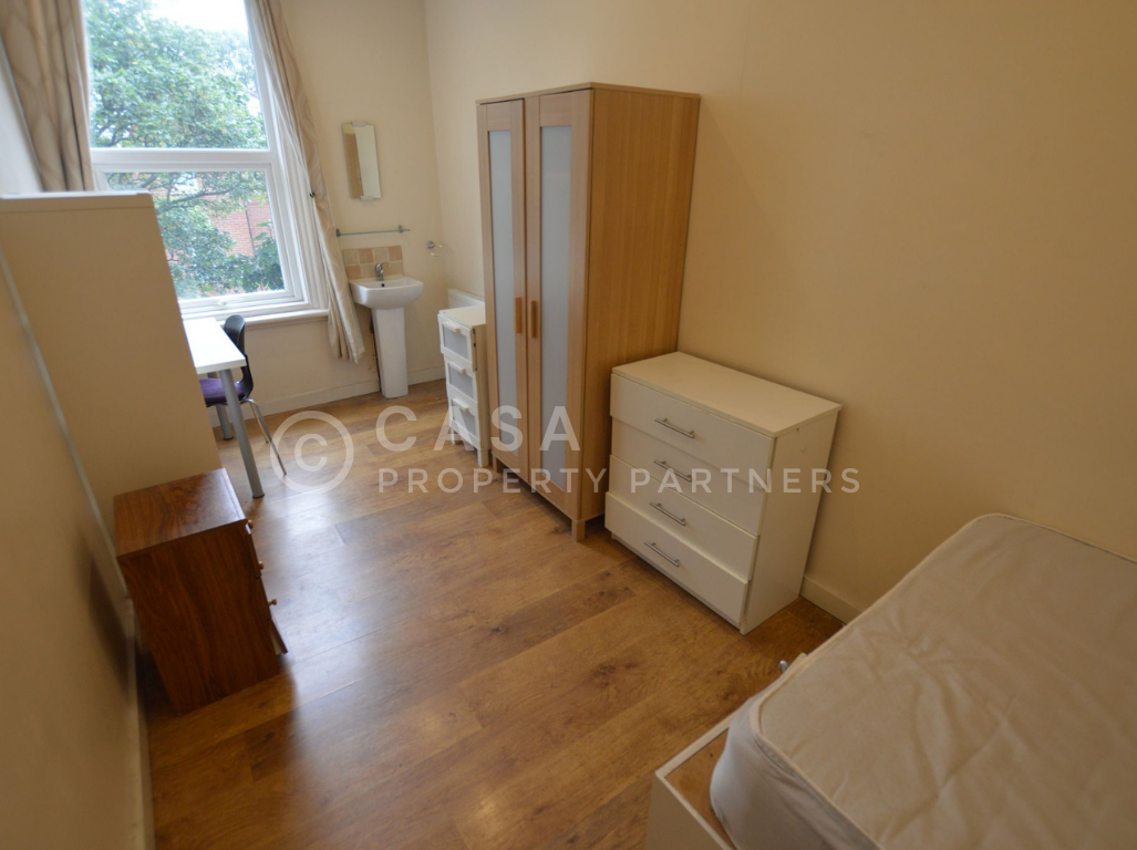 12 bedroom house for rent North Grange Road, Leeds, LS6 2BR UniHomes