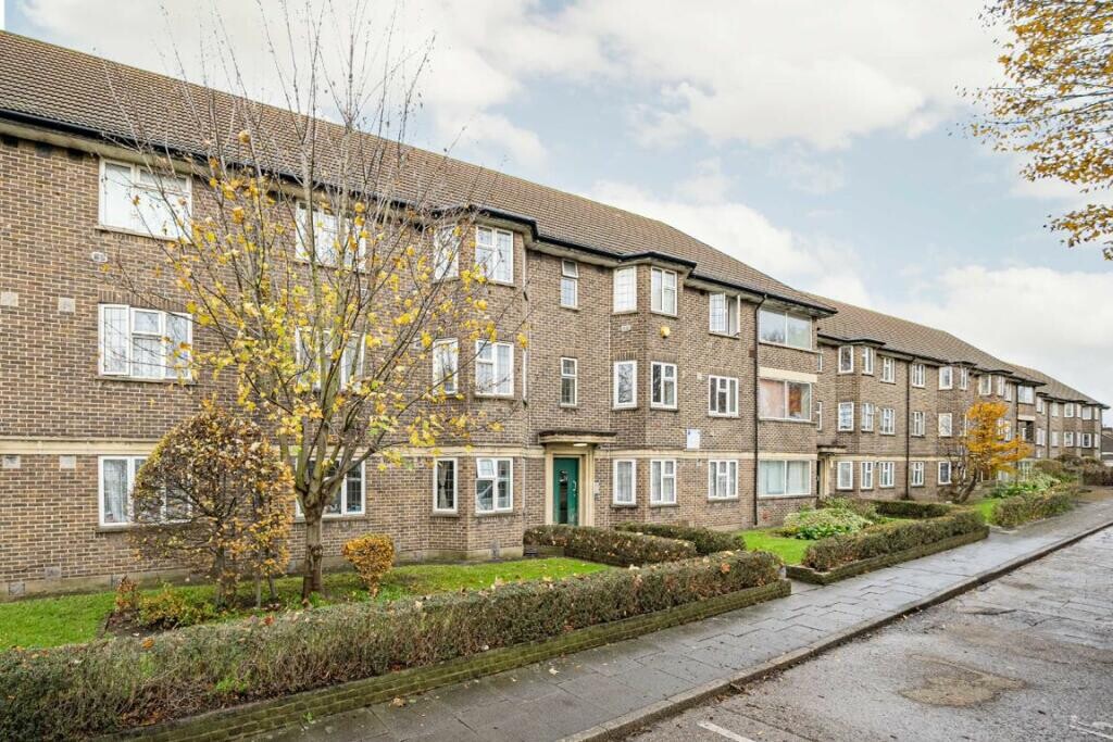 2 bedroom house on Great West Road, West Drayton, London
