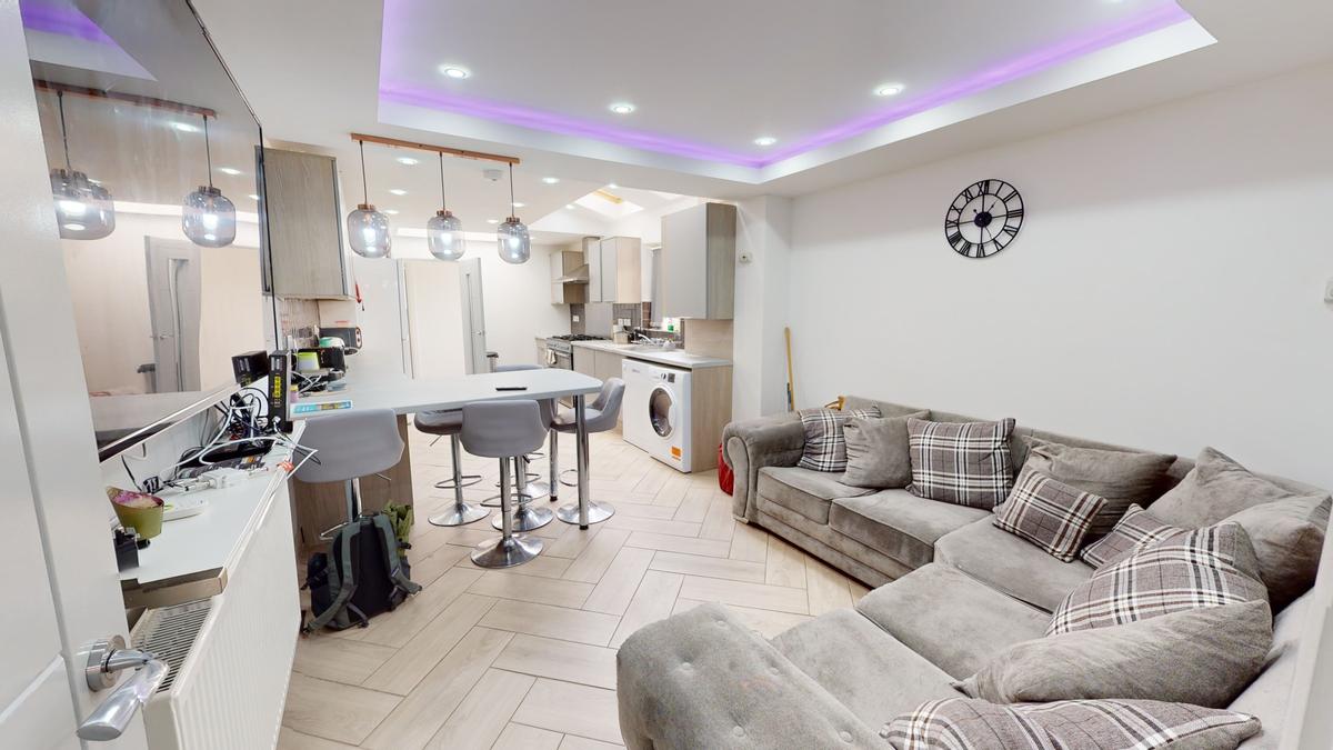 6 bedroom house on Tiverton Road, Selly Oak, Birmingham