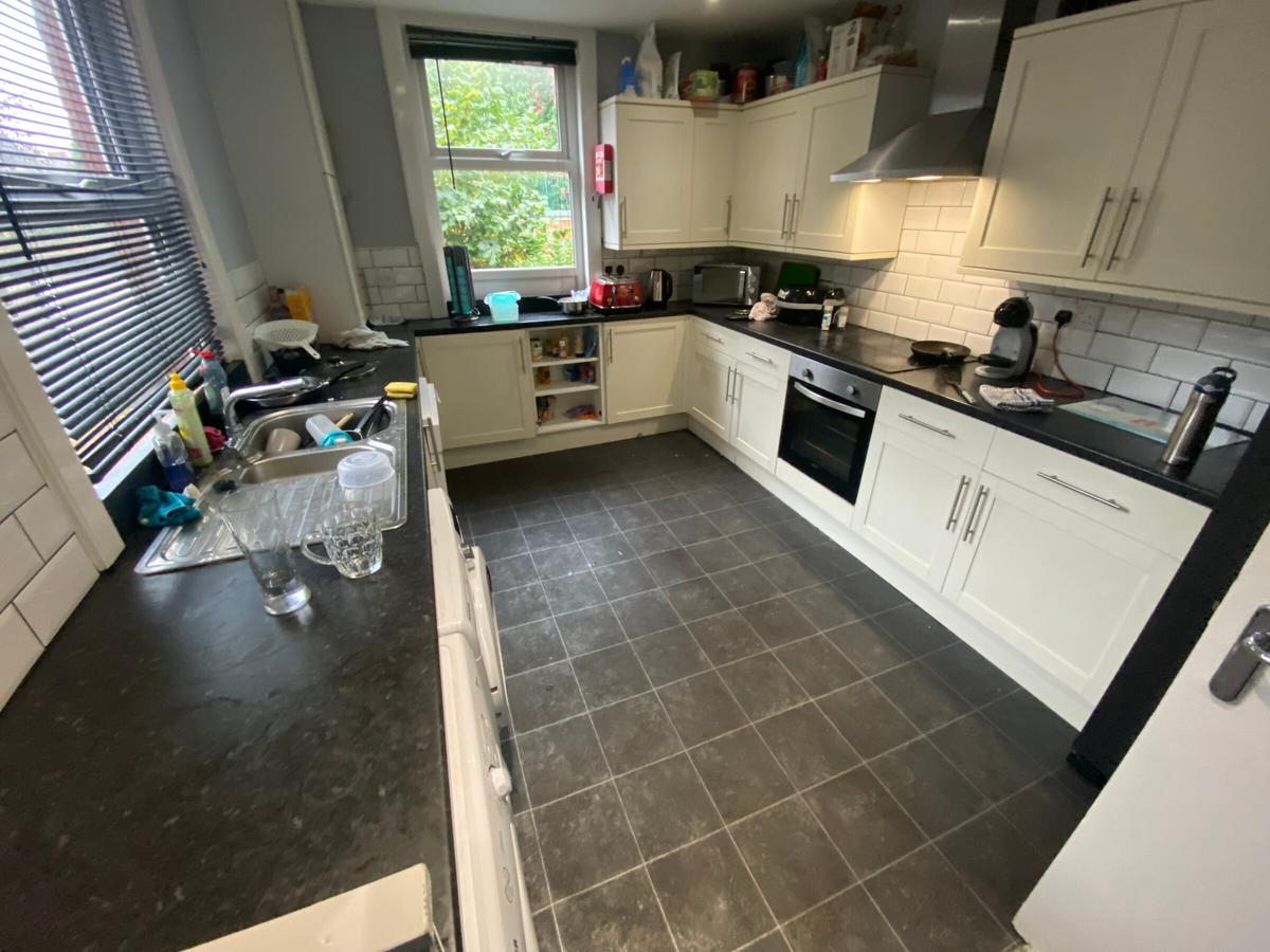 6 bedroom house for rent Kirkstall Lane, Leeds, LS6 3DP UniHomes