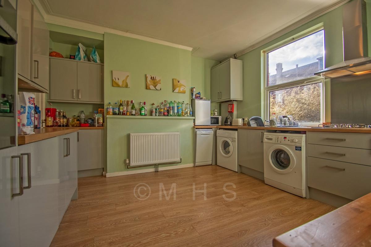 6 bedroom house on Ash Road, Headingley, Leeds