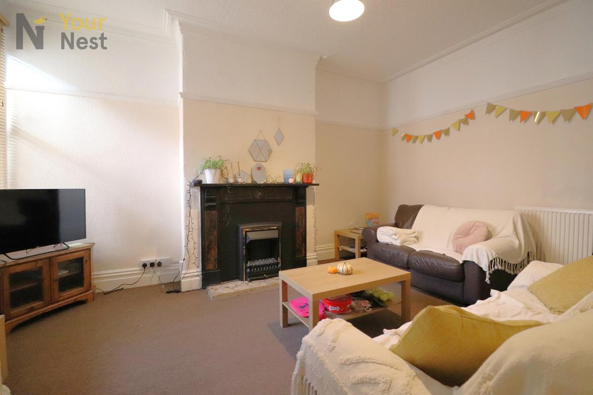 5 bedroom house for rent Blandford Gardens Leeds, LS2 9AL UniHomes