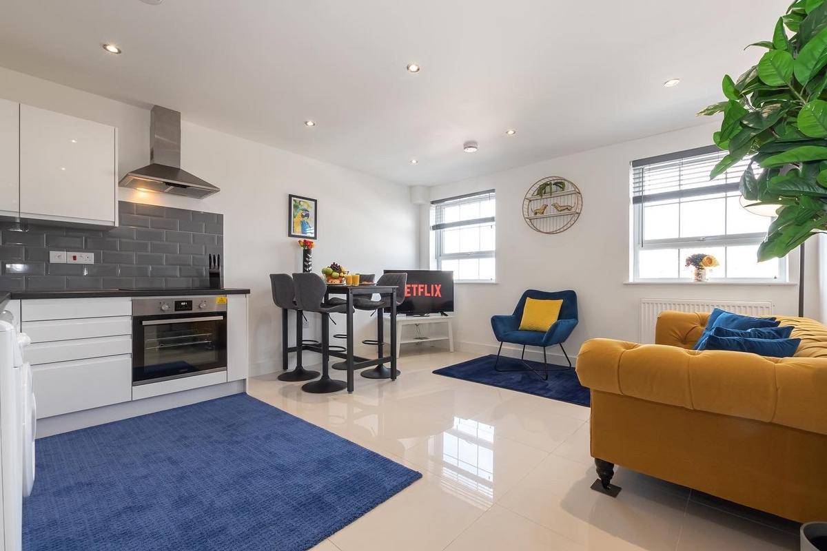 2 bedroom apartment on Atlantic Mansions 151 Albert Road South, City Centre, Southampton