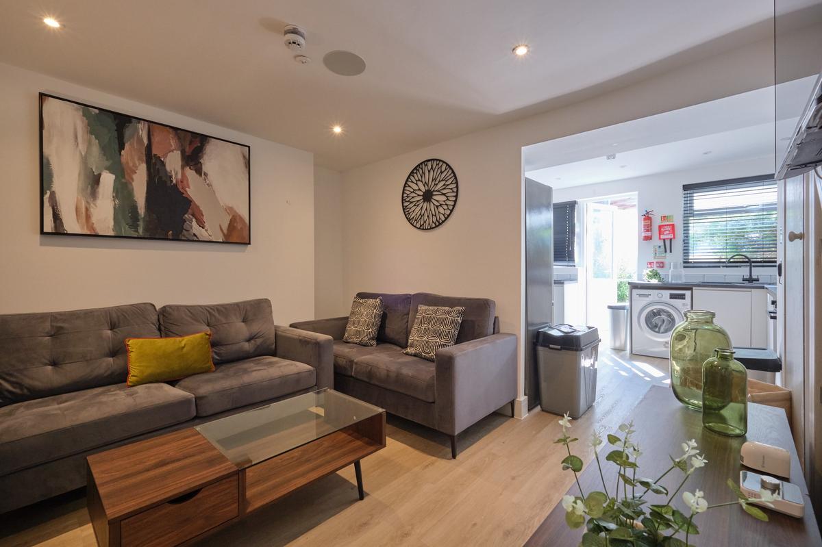 8 bedroom house on Mansel Street, City Centre, Swansea