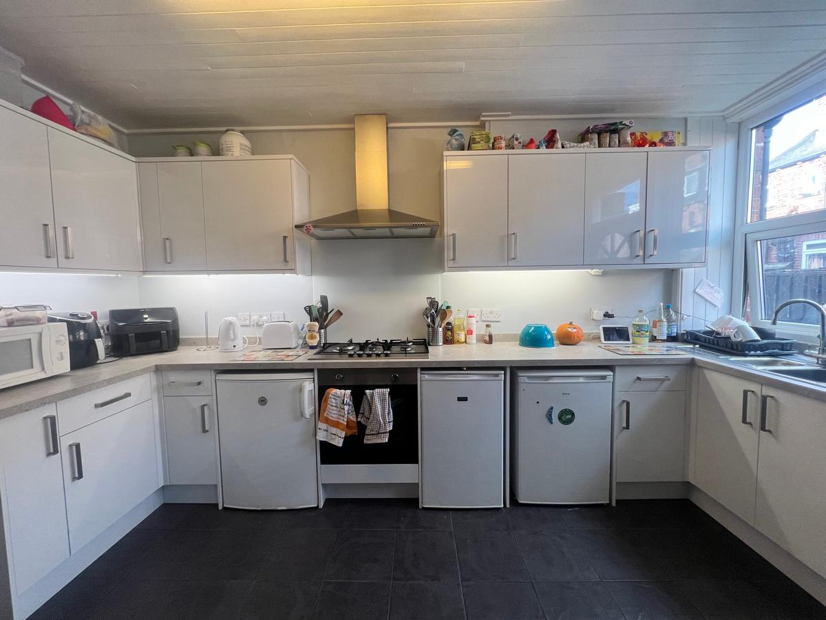8 bedroom house on Estcourt Terrace, Headingley, Leeds