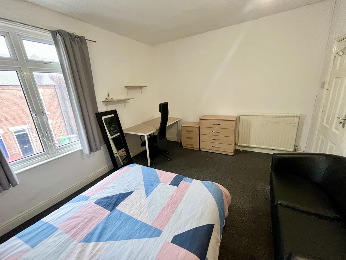 5 bedroom house on Ednaston Road, Dunkirk, Nottingham