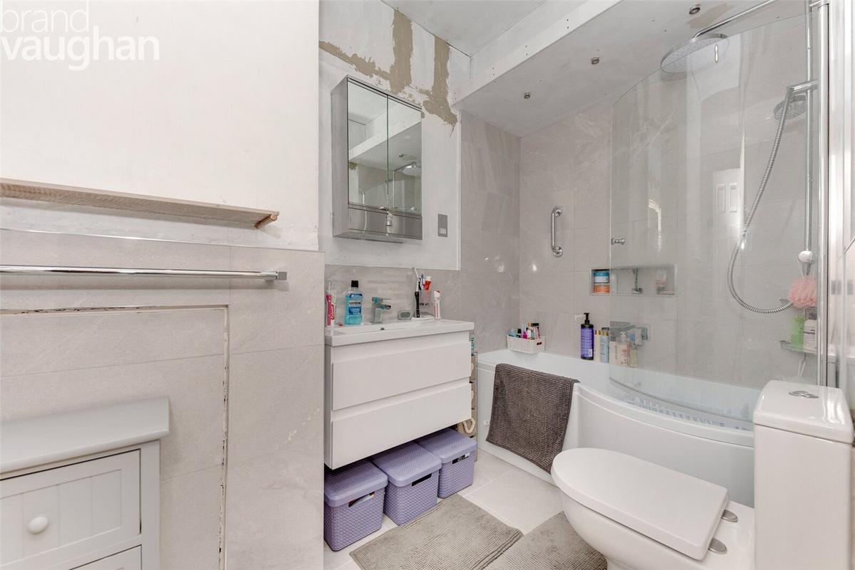 3 bedroom apartment for rent Adelaide Crescent, Brighton, BN3 2JH