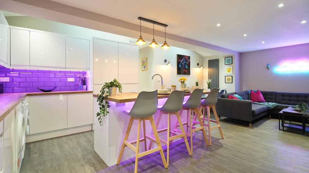 6 bedroom house on Forsythia Gardens, Dunkirk, Nottingham