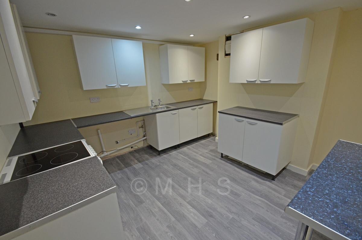 6 bedroom house for rent Woodhouse Street Leeds, LS6 2NY UniHomes