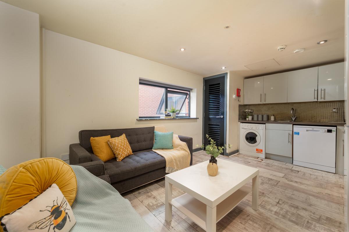 5 bedroom apartment on Regent Terrace, City Centre, Sheffield