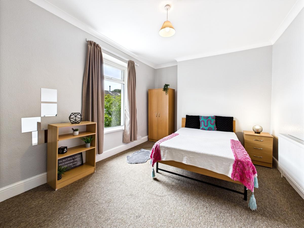 5 bedroom house on St. Helens Avenue, Sandfields, Swansea
