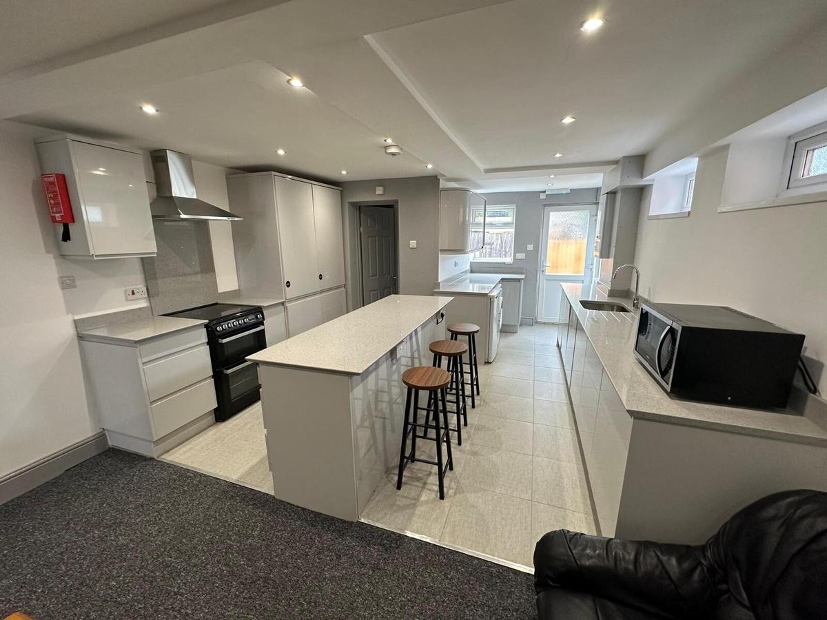 5 bedroom house on Hubert Road, Selly Oak, Birmingham