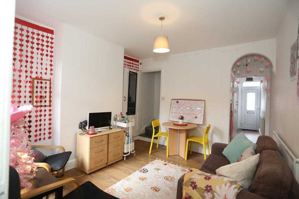 2 bedroom house on Montague Road, Clarendon Park, Leicester