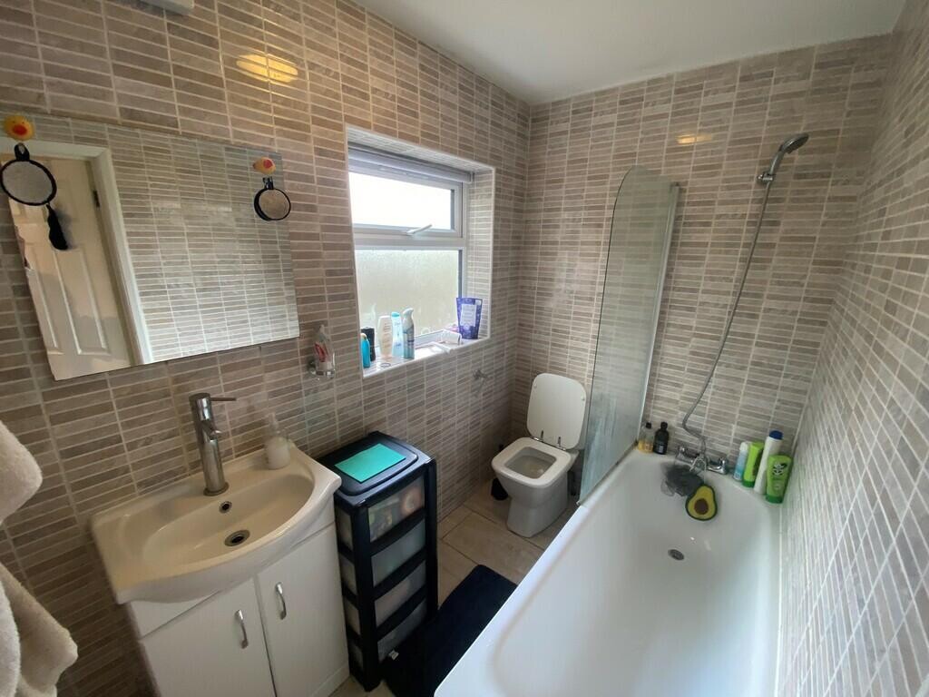 4 bedroom house for rent Woodside Road, Surrey, GU2 8HQ UniHomes