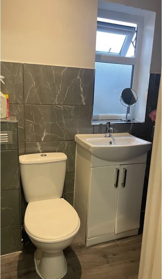 3 bedroom apartment for rent Queen Street, Pontypridd, CF37 1RN UniHomes