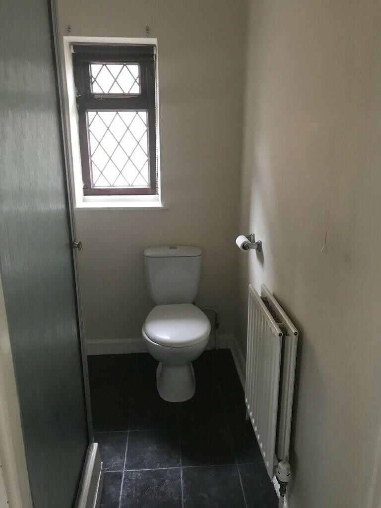 4 bedroom house for rent Woodside Road, Surrey, GU2 8HW UniHomes