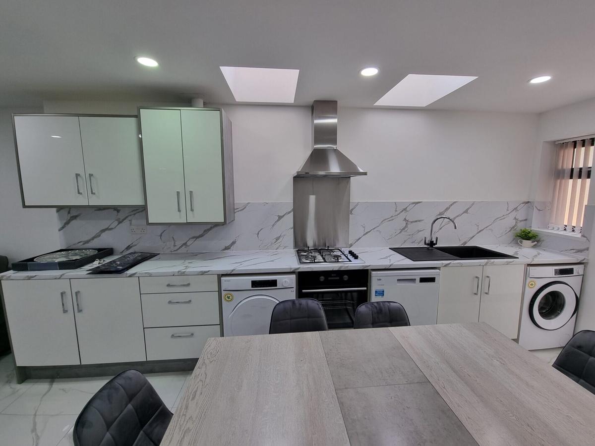 8 bedroom house on Rookery Road, Selly Oak, Birmingham