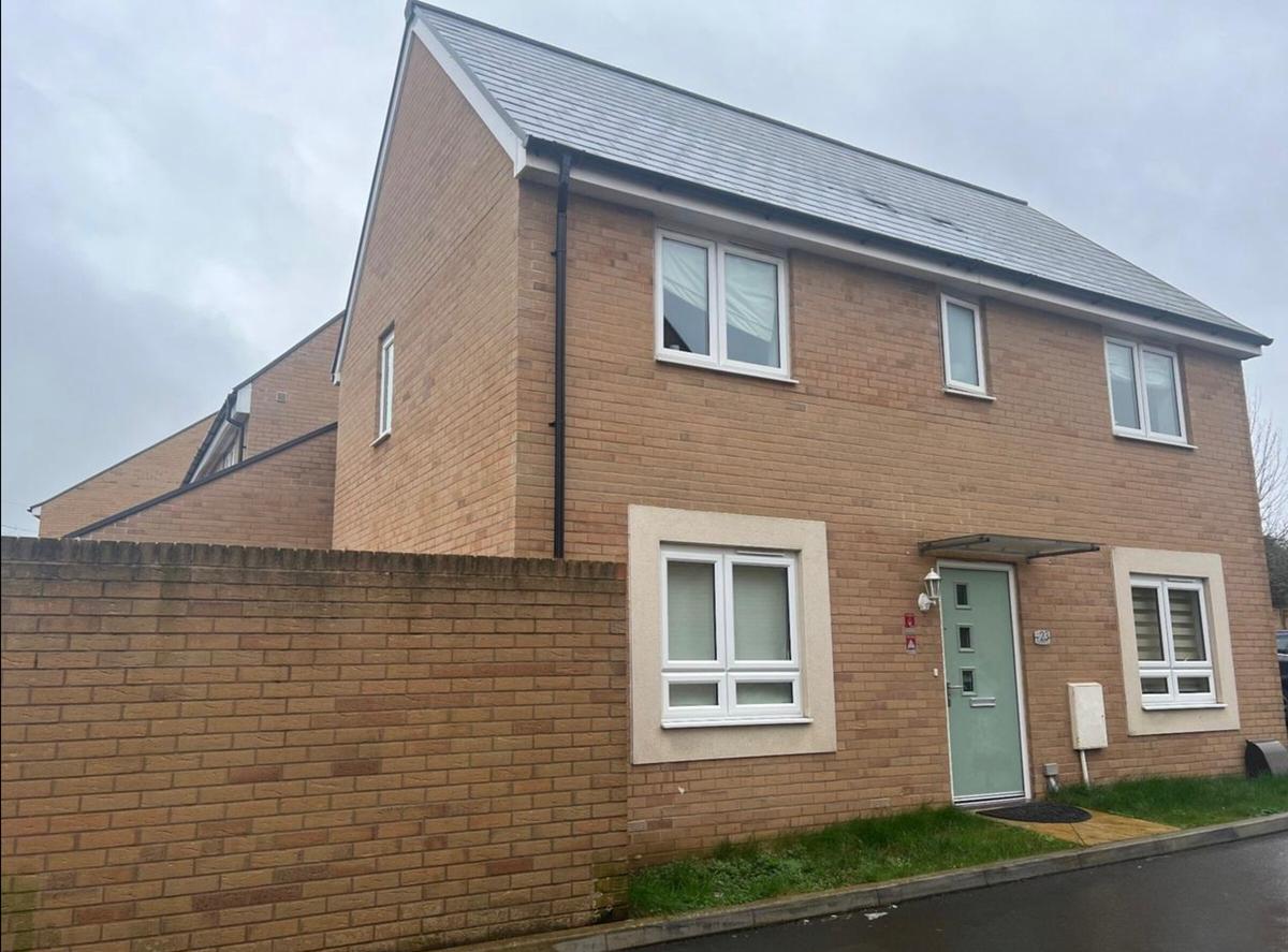 3 bedroom house on Snowdrop Drive, Stapleton, Bristol