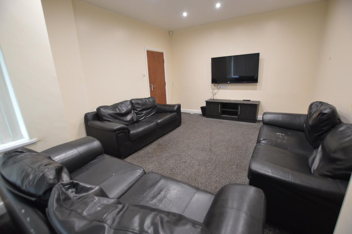 9 bedroom house on St. Michaels Villas, Headingley, Leeds