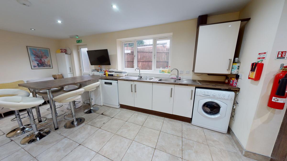 10 bedroom house on Tiverton Road, Selly Oak, Birmingham