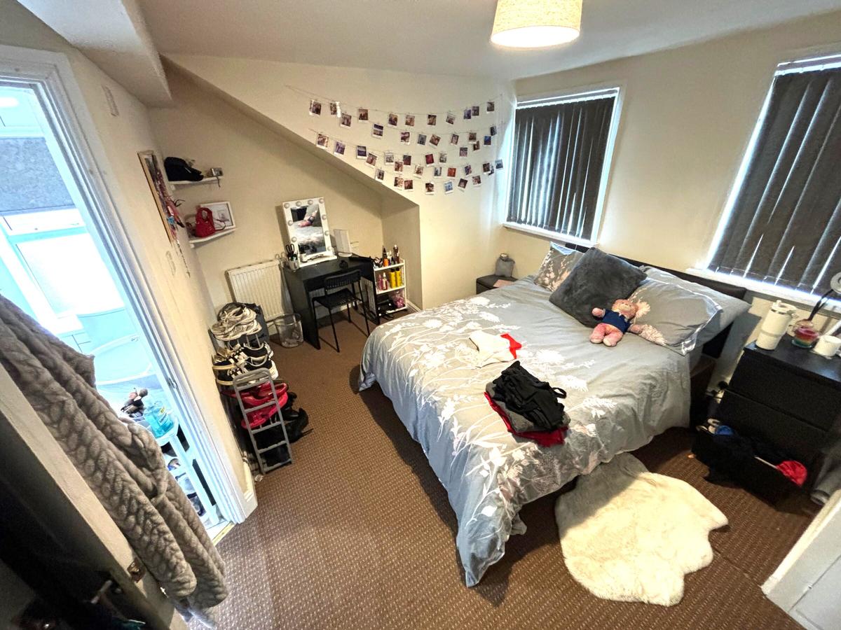 4 bedroom house on Beechwood Crescent, Burley, Leeds
