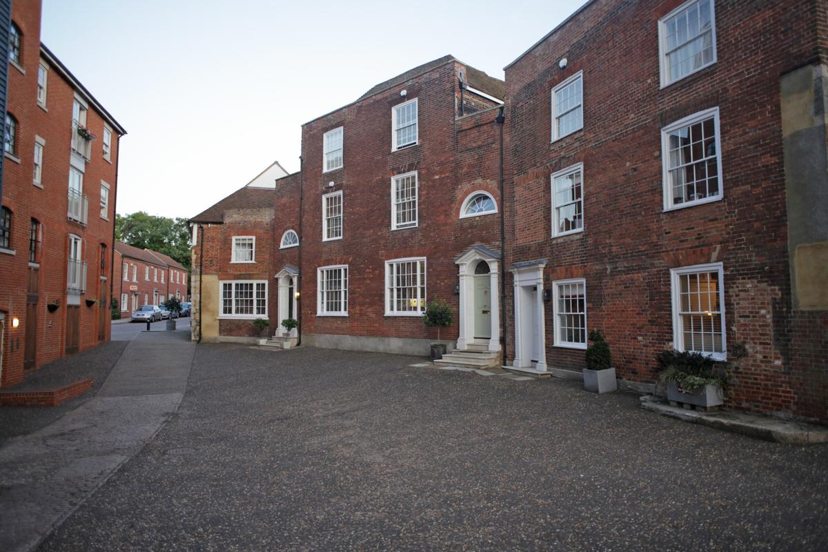 3 bedroom house for rent Barton Mill Road Canterbury, CT1 1BP UniHomes