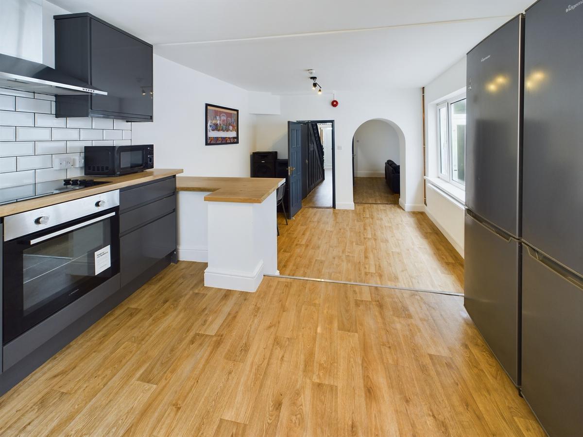 6 bedroom house for rent Bryn Road, Swansea, SA2 0AS UniHomes
