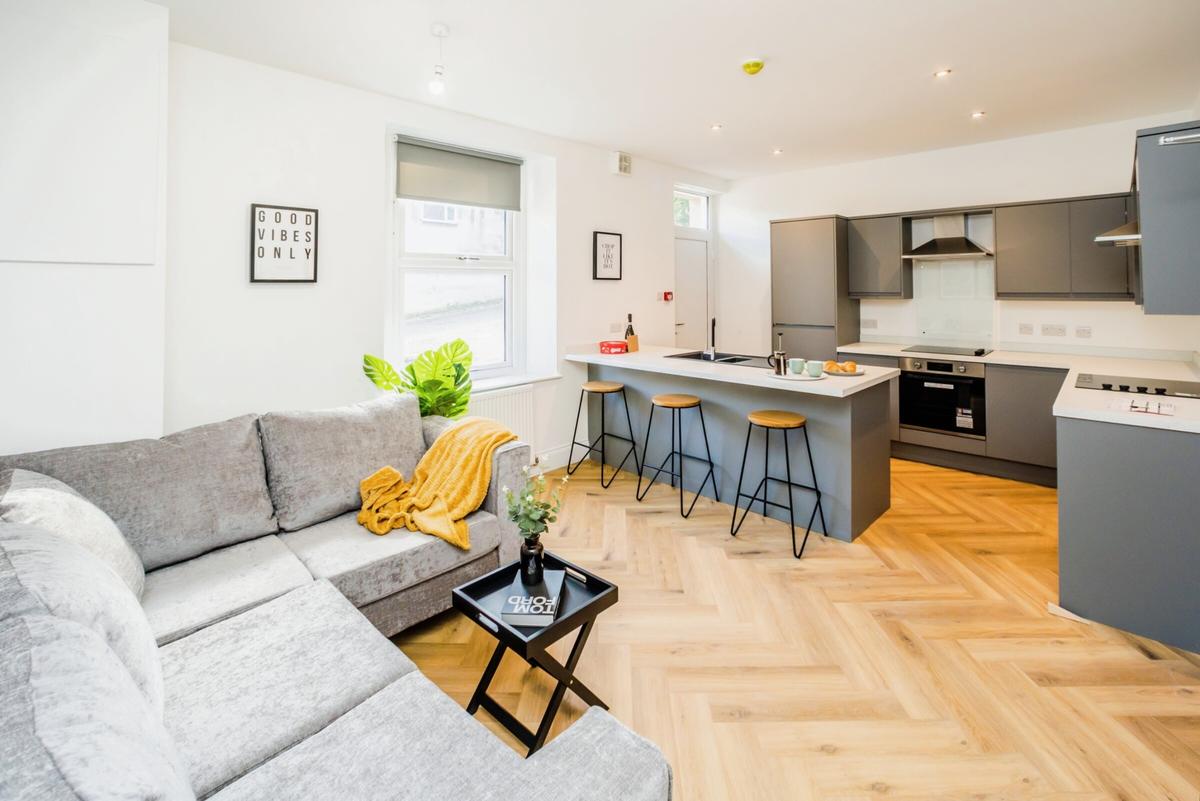 6 bedroom house for rent Bath Street Huddersfield, HD1 5BQ UniHomes