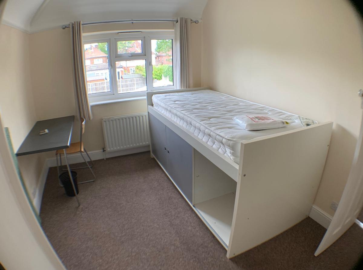 6 bedroom house for rent Ardmore Avenue, Surrey, GU2 9NJ UniHomes