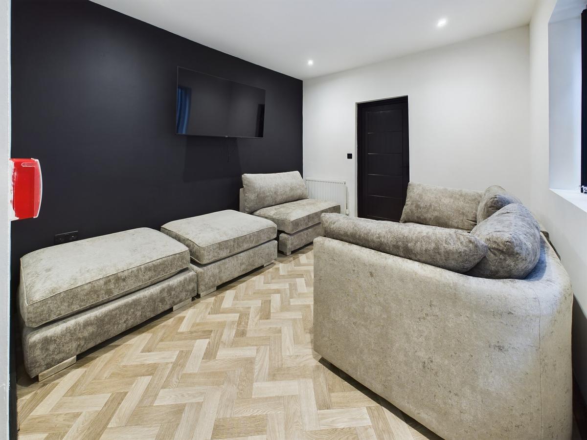 7 bedroom house on Bryn Road, Brynmill, Swansea