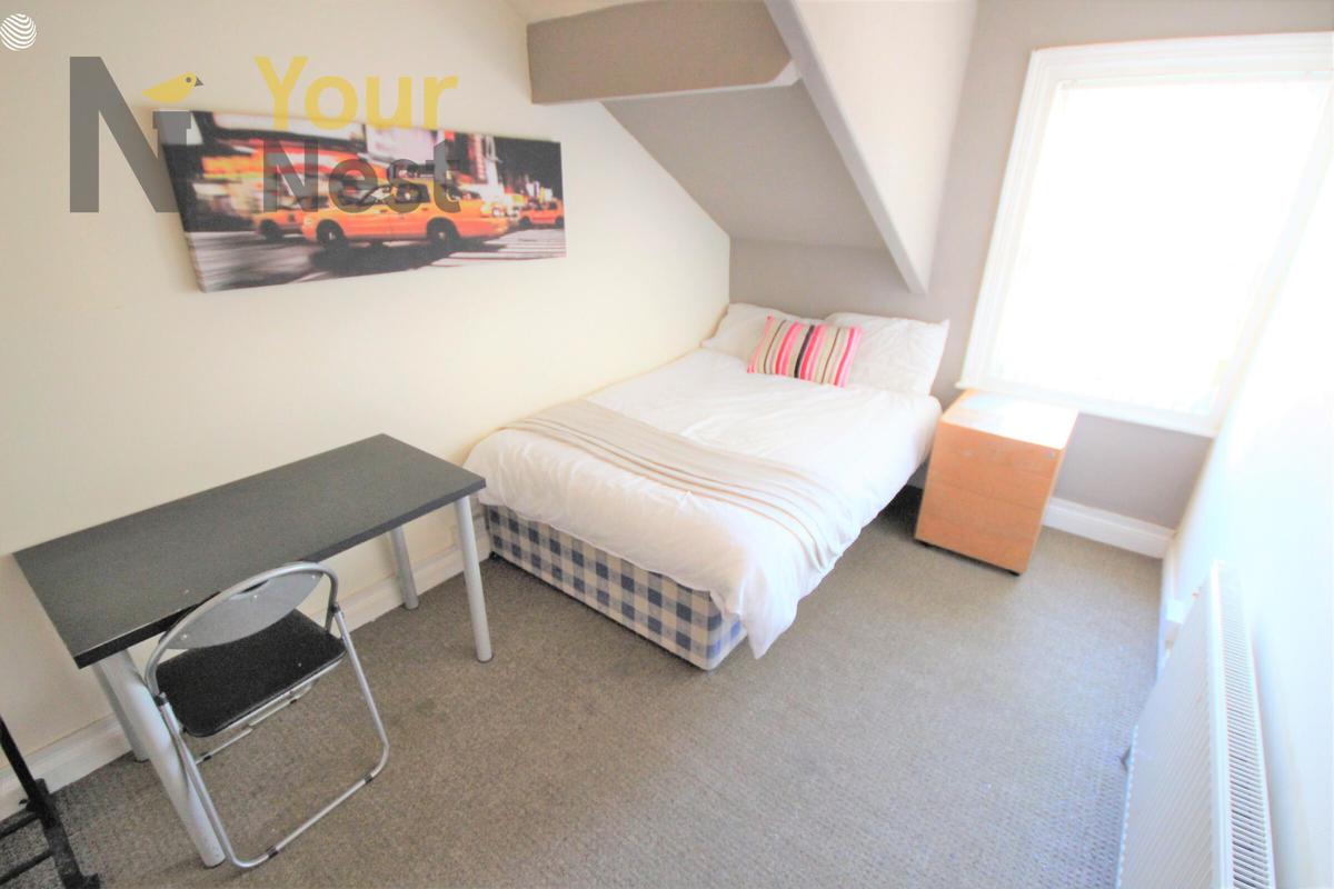 3 bedroom apartment for rent Headingley Avenue, Leeds, LS6 3EP UniHomes