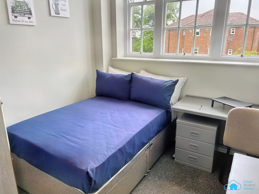 En-Suite, St Mary's Newcastle on Fenham Hall Drive, Fenham, Newcastle