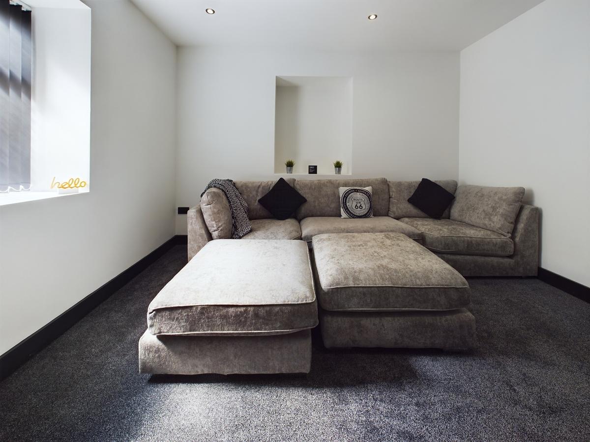 10 bedroom house on Christina Street, City Centre, Swansea