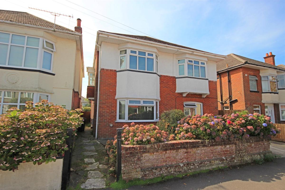 5 bedroom apartment on Mortimer Road, Charminster, Bournemouth