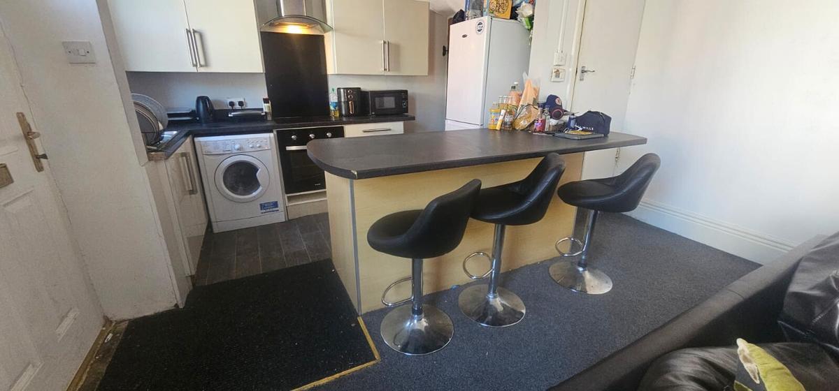 3 bedroom house on Thornville Mount, Hyde Park, Leeds